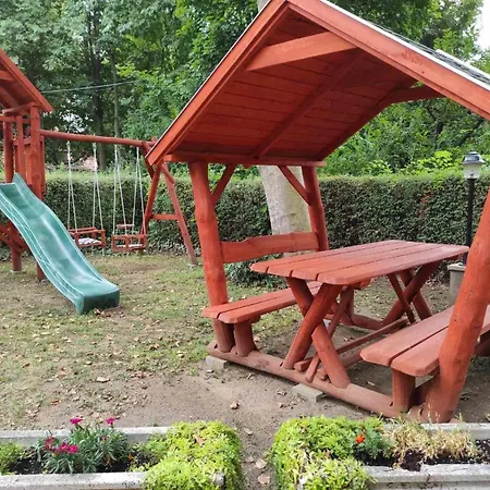 Balatonszemesi Nyaralohaz Prázdninový dům *