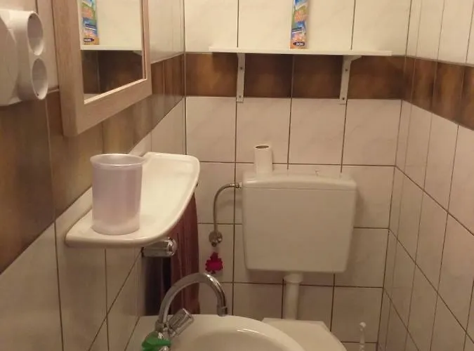 Semesterbostad Balatonszemesi Nyaralohaz *